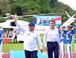 Presiden Macron Ungkap Pepatah Sedikit sedikit Lama lama Jadi Bukit