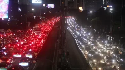 Bukan karena Kedatangan Macron, Polisi Sebut Ini Penyebab Macet Parah di Jakarta