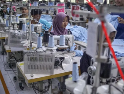 PMI Manufaktur Indonesia Kontraksi, Pelaku Usaha Teriak Kebijakan Pro-Industri
