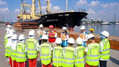 Petualangan Seru Anak SD di Pelabuhan Tanjung Priok, Belajar Ekspor Impor hingga Nonton Film Jumbo