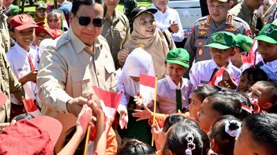 Disambut Meriah Warga, Presiden Prabowo Tiba di Bengkayang untuk Panen Raya Jagung