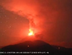 Gunung Lewotobi Laki-laki NTT Erupsi Sejumlah Maskapai Batalkan Penerbangan
