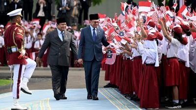 Senyum Pelajar Sambut Hangat Presiden Prabowo dan PM Anwar