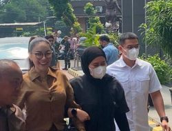 Kasus Pemerasan dan TPPU, Nikita Mirzani dan Asisten Resmi Dikirim ke Kejaksaan: “Di Dalem Seru”