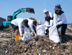 Aksi Bersih Pantai PLN EPI, Gotong Royong Lawan Sampah di Teluk Labuan