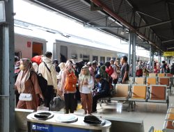 Libur Iduladha Penumpang KA Jebol Kapasitas, KAI Catat Okupansi Tembus 101 persen