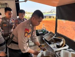 Polisi Dirikan Dapur Lapangan untuk Pengungsi Kebakaran Kapuk Muara