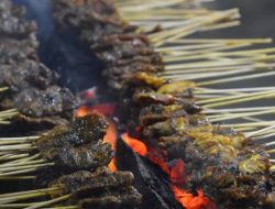 Tips Sehat Makan Sate Kambing Saat Idul Adha Tanpa Takut Kolesterol