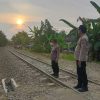 Dihantam Kereta hingga Terpental, Ini Detik-detik Minibus Tertabrak KA