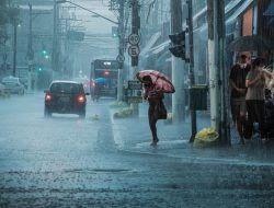 Awas Cuaca Ekstrem! 29 Wilayah RI Potensi Dihajar Hujan dan Angin Kencang