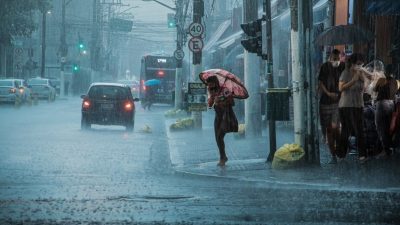 Awas Cuaca Ekstrem! 29 Wilayah RI Potensi Dihajar Hujan dan Angin Kencang