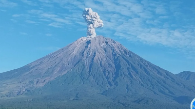 Semeru Meletus 4 Kali Pagi Ini, PVMBG Larang Aktivitas di Radius 13 Km