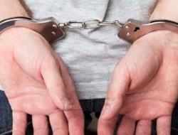 Dua Pria Berkaos BNN Pamer Korek Mirip Senpi di Cileungsi: Ditangkap Polisi, Malah Positif Sabu
