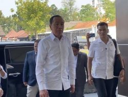 Datangi Polresta Surakarta, Jokowi Bawa Ijazah SD hingga Ijazah S1 Fakultas Kehutanan UGM