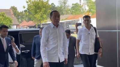 Datangi Polresta Surakarta, Jokowi Bawa Ijazah SD hingga Ijazah S1 Fakultas Kehutanan UGM