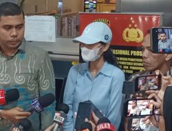 Ibu Rela Cium Kaki Andre Rosiade, Azizah Tetap Gas Proses Hukum