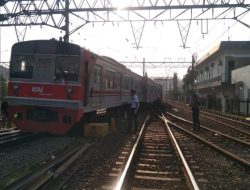 Evakuasi KRL Anjlok di Stasiun Kota Selesai, PT KAI Commuter Pastikan Perjalanan Kembali Normal