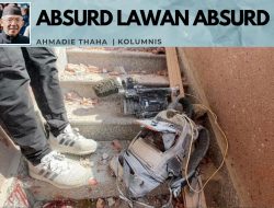Absurd Melawan Absurd