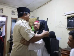 Takziah Menguras Emosi dan Air Mata, Momen Perbincangan Haru Prabowo dan Orang Tua Affan Kurniawan