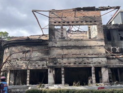 Ricuh Ojol dan Mahasiswa di Bandung: Kantor Bank, Aset Negara, hingga Rumah Warga Rusak Dibakar Massa