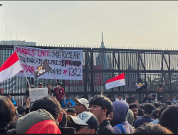Mengapa Aksi Rakyat Tuntut DPR Dibubarkan