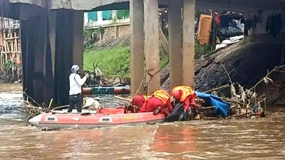 Penemuan Mayat Mengambang di Kali Ciliwung Bikin Geger Warga Matraman Jaktim