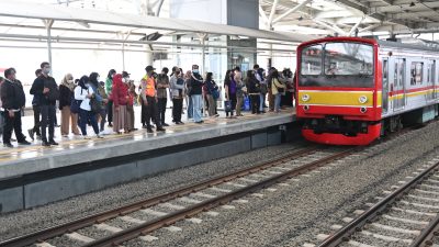 Promo Gila HUT RI: Kemenhub Bikin Tarif Kereta Cuma Rp80