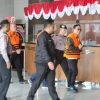 Resmi Ditahan KPK, Wamenaker Noel Keluar dengan Rompi Oranye