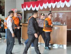 Resmi Ditahan KPK, Wamenaker Noel Keluar dengan Rompi Oranye