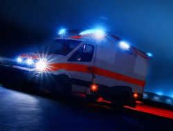 Skandal Panas! Oknum Guru Ketahuan Bareng Sopir di Ambulans, Istri Sah Histeris