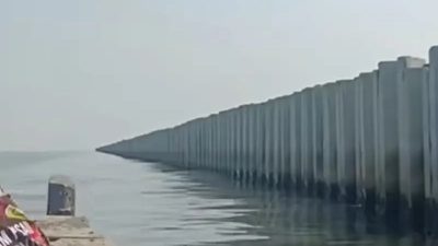 Ganggu Aktivitas Nelayan, Siapa Kasih Izin Pembangunan Tanggul Beton di Pesisir Cilincing?