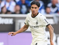 Drama 10 Gol Gladbach vs Frankfurt, Berikut Rapor Kevin Diks