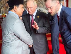 Lawatan Singkat di Beijing, Prabowo Tatap Muka dengan Putin Bahas Ekonomi RI-Rusia