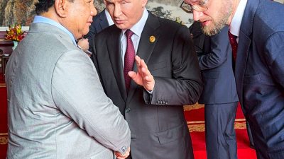 Lawatan Singkat di Beijing, Prabowo Tatap Muka dengan Putin Bahas Ekonomi RI-Rusia