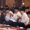 Bukan Gibran, Menhan dan Seskab Duduk Mengapit Prabowo di Acara Maulid Nabi Muhammad