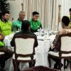 Bukan dari Garda Indonesia, Siapa Orang-orang Beratribut Ojol yang Ditemui Gibran?