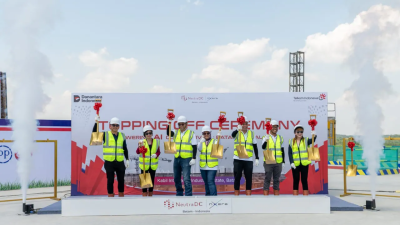 Siap Jadi Pusat Konektivitas AI Asia Tenggara, Telkom Resmikan “Topping Off” Data Center Raksasa di Batam