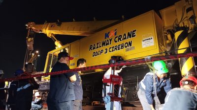 Dua Kereta Anjlok KA Purwojaya Berhasil Dievakuasi, Jalur Utama Jawa Kembali Normal Pagi Ini!