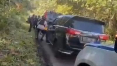 Rombongan Kapolda Papua Tengah Diserang KKB, Mobil Dihujani Peluru, 4 Polisi Luka Tembak!