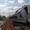 Detik-Detik KA Purwojaya Anjlok di Bekasi, Dua Gerbong Lepas Rel, Jalur Lumpuh Total!