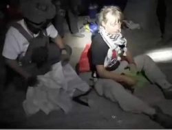 Diseret dan Dipaksa Cium Bendera Israel, Greta Thunberg Cs Diperlakukan Seperti Binatang oleh Tentara Zionis