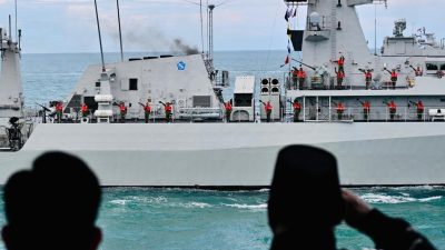 Kemegahan Armada Nusantara: Presiden Prabowo Saksikan Demo Laut TNI AL di Teluk Jakarta