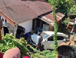 Mobil Istri Kasat Sahara Tabrak 2 Rumah di Bulukumba, Korban Alami Luka-Luka!