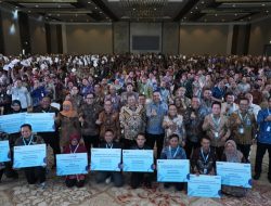 Menko Airlangga Pimpin Akad Massal KUR Terbesar Sejarah RI, 800.000 Debitur Dapat Dana Segar!