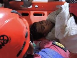 Drama 72 Jam! Santri Haikal Selamat dari Reruntuhan Ponpes Al Khoziny