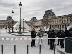 Heboh Museum Louvre Dirampok Cuma Dalam 7 Menit, Ini 8 Perhiasan yang Dibawa Kabur