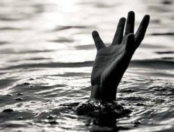 Sempat Ditegur Warga, Heboh ODGJ Nyebur ke Laut, Untung Berhasil Diselamatkan