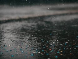 Hujan di Jakarta Mengandung Mikroplastik: Gunakan Masker, Jangan Beraktivitas di Luar Jika Tidak Terpaksa