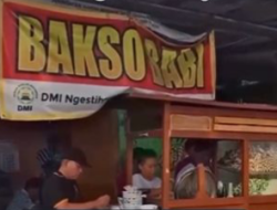 Viral Spanduk Bakso Babi, DMI: Bukan Dilarang, Harus Transparan Agar Tidak Mengecoh Warga Muslim
