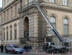 Macron MURKA! Pencuri ‘Nekat’ Bobol Museum Louvre dalam 7 Menit, 8 Perhiasan Kerajaan Ratusan Miliar Raib